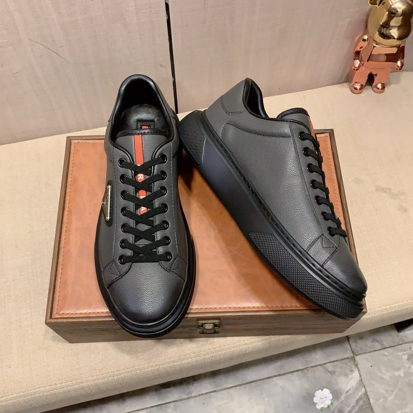 Men's men's shoes💰460💰💰🎩🎩[Lightning][Lightning] "PRADA*" The latest and most popular casual shoes, top brand [seduce] luxury ~ purchasing agency, top ~ quality. [Strong] The upper is made of imported breathable and polished cowhide material ➕ Breathable sheepskin feet (•) with fine workmanship. The original stylish and stylish soft rubber wear-resistant and non-slip outsole is light and comfortable on the feet. The real thing looks better when taken in real life. 0186: code: 38-44, 2️⃣ colors selected